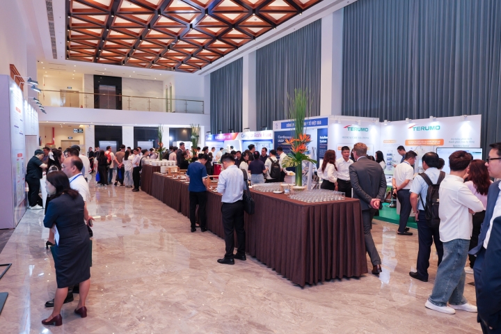 RED APPLE THAM DỰ HỘI NGHỊ KHOA HỌC TOÀN QUỐC HỘI HỒI SỨC CẤP CỨU VÀ CHỐNG ĐỘC VIỆT NAM LẦN THỨ 26