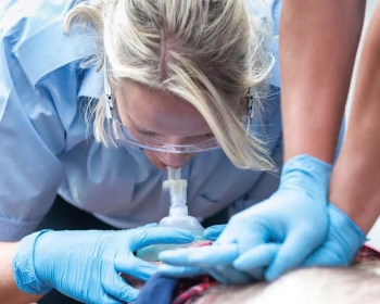 MẶT NẠ BỎ TÚI LAERDAL (POCKET MASK)